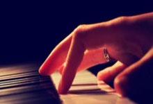 雷火电竞网页版入口-欧洲网球队爆冷击败世界网球队，克耶高斯高光表现引爆赛场激情