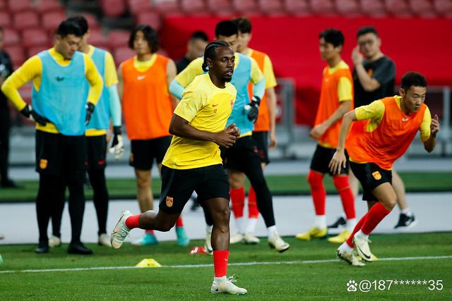 新加坡足球俱乐部引进外援，提升竞争力的简单介绍